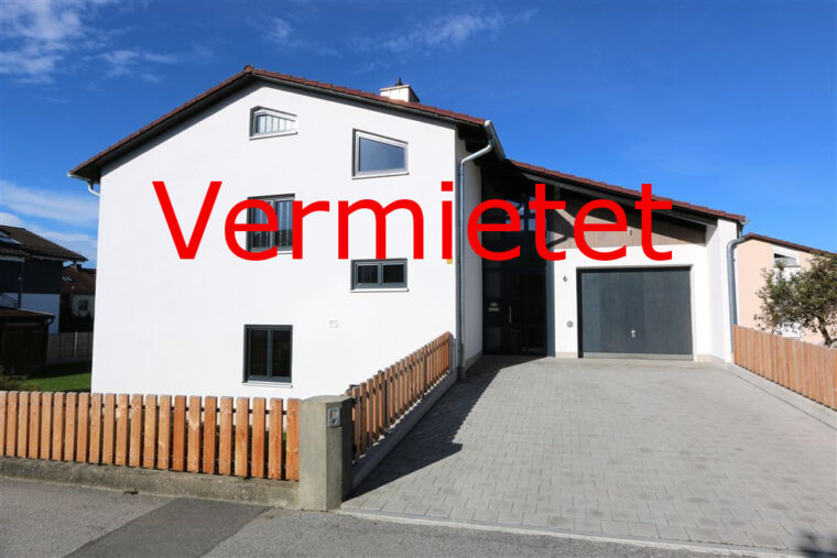 Rubrik Verkauf mit Haus und Schlüssel von SchmidlkoferImmobilien Florian Schmidlkofer Loiching 